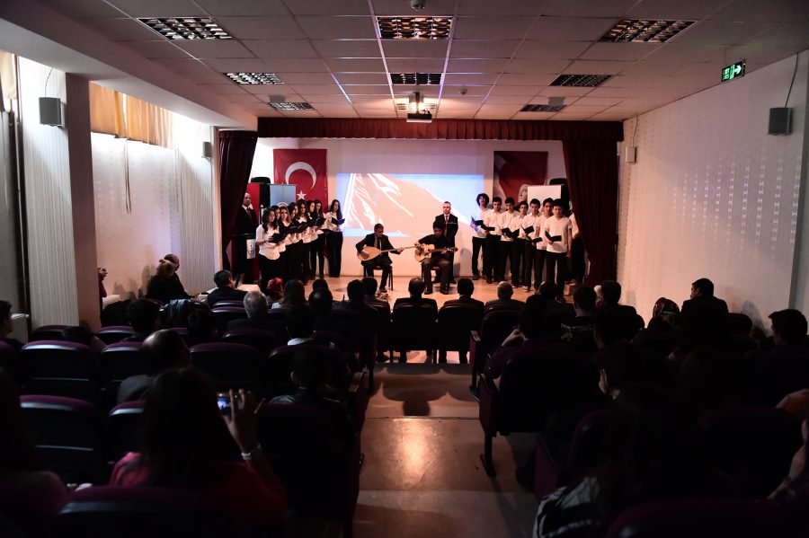 &Ouml;ğrencilerden t&uuml;rk&uuml; ş&ouml;leni