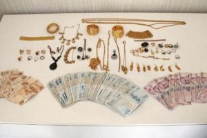 Ev sahibini soyan G&uuml;rcistanlı bakıcı yakalandı