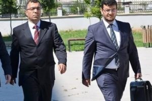 Savcılardan sonra Albay da teslim oldu