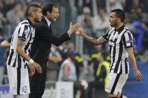 Tevez'den Allegri'ye şok k&uuml;f&uuml;r!
