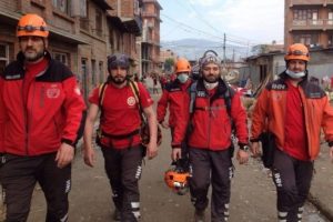 7 kişiyi kurtaran Bursalı ekip Nepal'den d&ouml;nd&uuml;