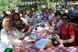 Nil&uuml;fer Belediyesi Kadın korosu'nın Hıdrellez coşkusu