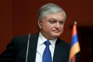 Ermeni bakandan toprak talebi &ccedil;ıkışı