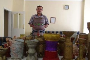 Atık pet şişeler sanat eserine d&ouml;n&uuml;şt&uuml;r&uuml;l&uuml;yor