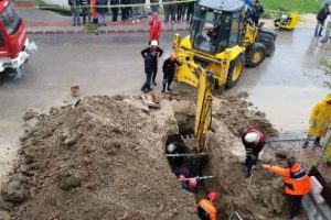 Kanalizasyon &ccedil;alışması sırasında g&ouml;&ccedil;&uuml;k: 1 &ouml;l&uuml;