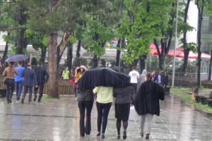 Bursalılar yağmura hazırlıksız yakalandı!