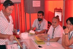 KKTC'deki T&uuml;rk se&ccedil;menler sandık başında