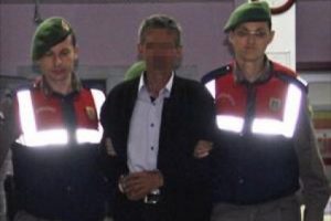&Uuml;vey oğluna cinsel istismardan tutuklandı