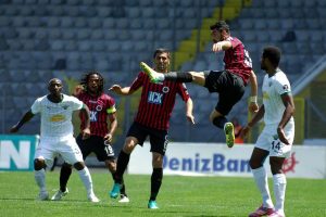 Anakara'da 2 kırmızı var ama gol yok!