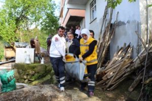 Boşanmak isteyen eşini &ouml;ld&uuml;r&uuml;p intihar etti