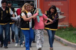 Tecav&uuml;z mağduru kadına tehditle fuhuş
