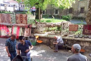 Bursa'da asırlık &ccedil;ınar r&uuml;zgara yenik d&uuml;şt&uuml;!