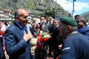 Emekli ile Bakan arasında "bakma" diyalogu
