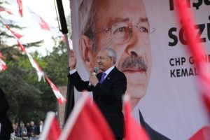"Bana 4 yıl yetki verin yoksulluğu tarihe g&ouml;meyim"