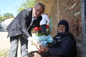 Nil&uuml;fer Belediyesi G&ouml;lyazılı anneleri unutmadı