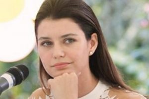 Beren Saat'ten eski kayınvalidesine Anneler G&uuml;n&uuml; jesti...