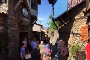 Bursa'da Cumalıkızık'a yoğun ilgi s&uuml;r&uuml;yor