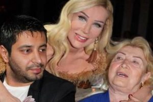 Sevgilisi Sayan'a aşk şiiri yazmış...