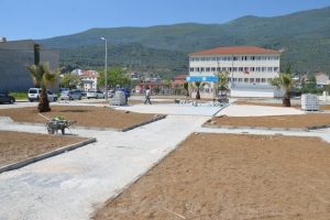 Bursa Gemlik'te kordon ve okul girişi g&uuml;zelleşiyor