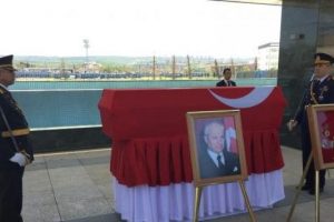 'Kudretli liderin' yalnız yolculuğu: 'Haram olsun'