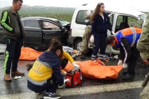 Feci kaza: 6 &ouml;l&uuml;, 17 yaralı
