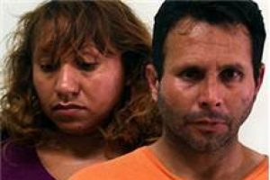 12 yaşındaki kızlarını seks yapmaya zorlayıp...