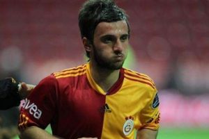Emre &Ccedil;olak &ouml;z&uuml;r diledi