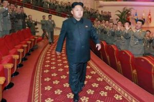 Kuzey Kore lideri t&ouml;rende uyuyakalan bakanı idam ettirdi