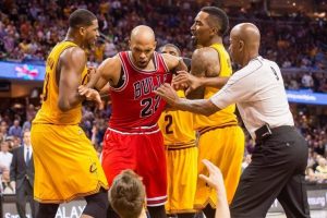 Cleveland-Chicago Bulls ma&ccedil;ında y&uuml;ksek gerilim!