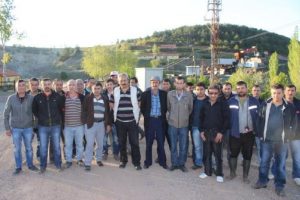 Paralarını alamayan maden iş&ccedil;ileri iş bıraktı