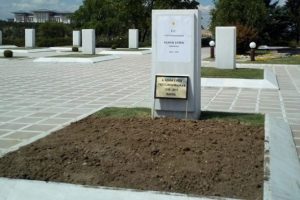 Kenan Evren'in mezarında sessizlik