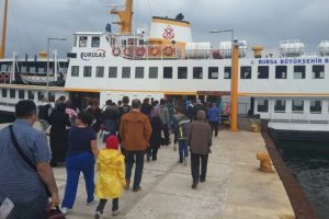 Bursa Gemlik'te anneler deniz sefası yaptı