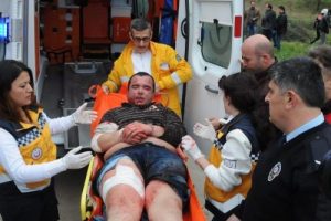 Polisi vurup sakat bırakan sabıkalı, mahkemede &ouml;z&uuml;r diledi