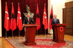 Avrupa'ya 'ka&ccedil;ak g&ouml;&ccedil;men' eleştirisi