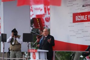 "T&uuml;rkiye'nin &ccedil;aresizliğe, se&ccedil;eneksizliğe mahkum değildir"