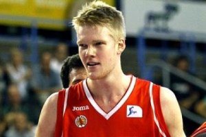 20 yaşındaki basketbolcu Larsen evinde &ouml;l&uuml; bulundu