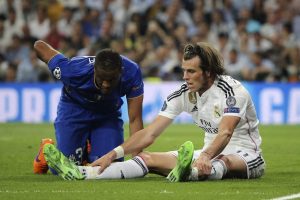 Gareth Bale'a k&uuml;f&uuml;r şoku!
