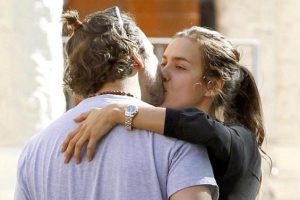 Irina Shayk ve Bradley Cooper yine &ouml;p&uuml;ş&uuml;rken yakalandı...