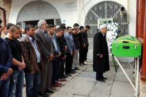 Oğlunun d&uuml;ğ&uuml;n&uuml;ne değil, cenazesine gelebildi