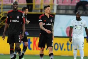 B&uuml;y&uuml;k yarışta bir darbe de Beşiktaş'a!