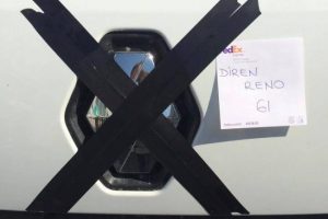 Bursa'da metal emek&ccedil;ileri direniyor! Renault aracı olanlar...
