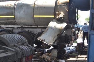 Kaynak yapılan tanker bomba gibi patladı: 4 yaralı