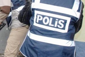 Bankalardan usuls&uuml;z kredi &ccedil;eken şebekeye 12 tutuklama