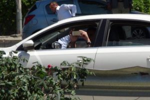 Cesedi g&ouml;ren cep telefonuna sarıldı