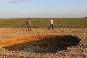 Konya'da 70 metre derinliğinde obruk oluştu