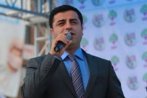 HDP Eş Genel Başkanı Selahattin Demirtaş: Kasanın anahtarı hırsızda olduğu m&uuml;ddet&ccedil;e d&uuml;ze &ccedil;ıkamayız