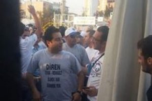 Atilla Taş Bursa'da direnen emek&ccedil;ilerle buluştu