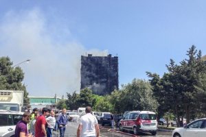 Bak&uuml;'de yangın faciası: 10 &ouml;l&uuml;, en az 40 yaralı