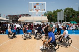 Engelli basketbolcular basın mensuplarına karşı