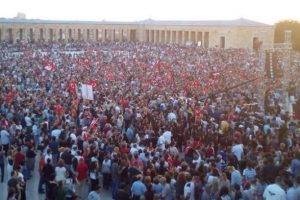Anıtkabir'de binlerce kişi